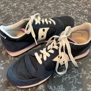 Saucony tennis shoes